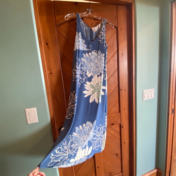 Old Navy Outlet Maxi Dress Floral Blue/White 2 - Picture 2 of 6